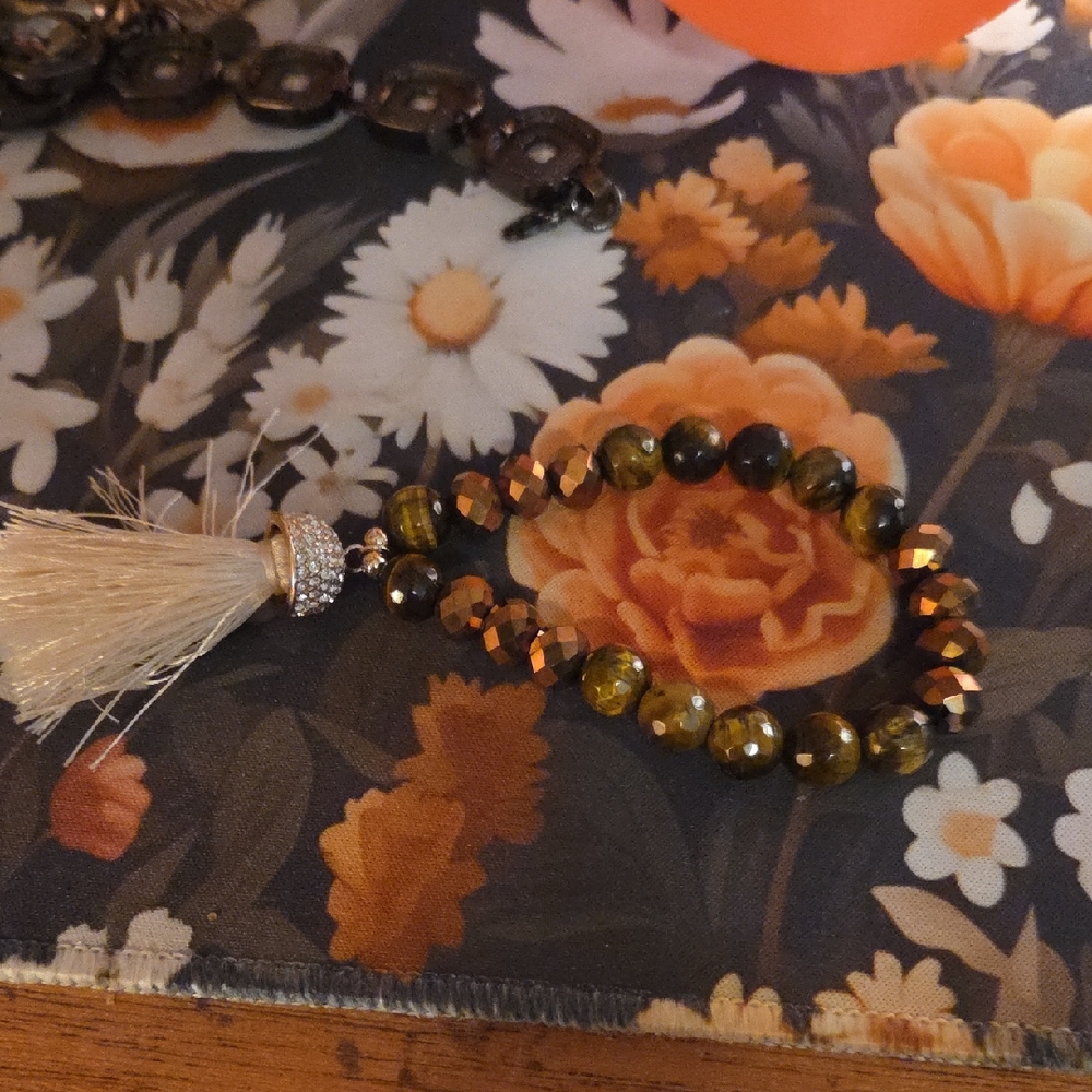 Elegant Beaded Bracelet with Tassel